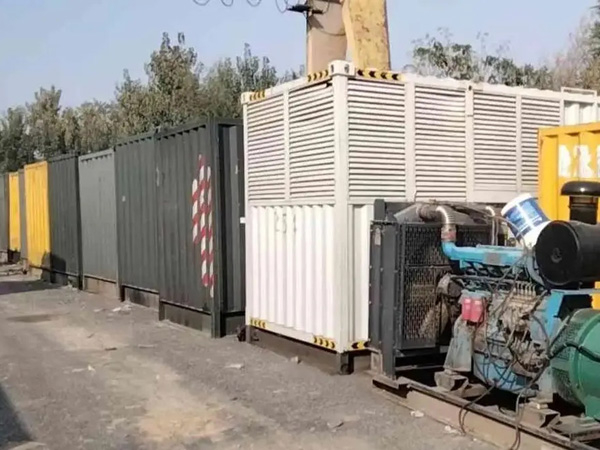 禄丰200KW柴油发电机机组每小时油耗是多少?